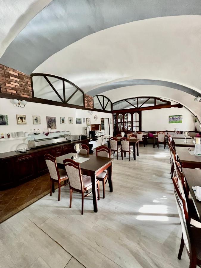 Hotel Jiricna Сушице Экстерьер фото
