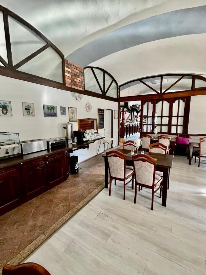 Hotel Jiricna Сушице Экстерьер фото